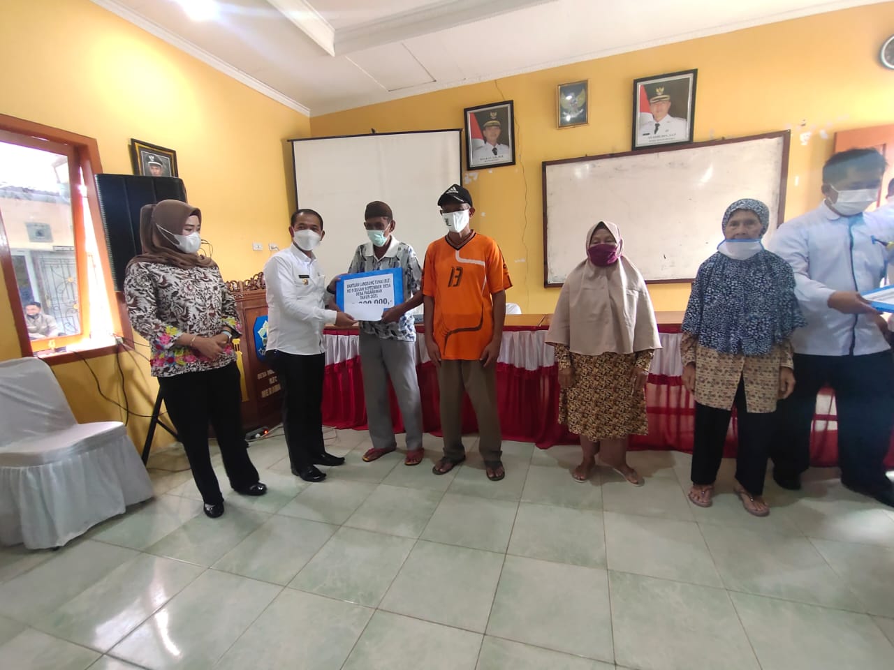 SIMBOLIS PENYERAHAN BLT DD KE-9 OLEH BUPATI BANGKA